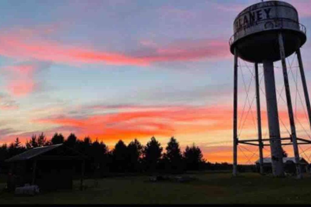 Centrally Located - Historic Blaney Park- Michigan Germfask Buitenkant foto