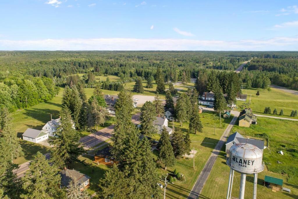 Centrally Located - Historic Blaney Park- Michigan Germfask Buitenkant foto