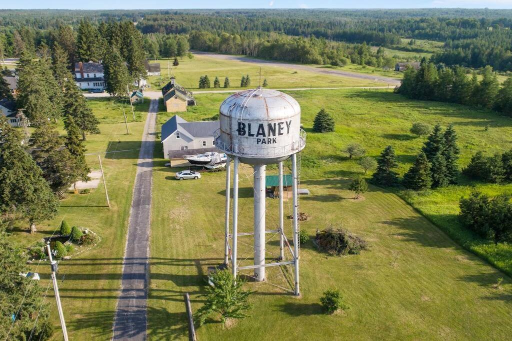 Centrally Located - Historic Blaney Park- Michigan Germfask Buitenkant foto